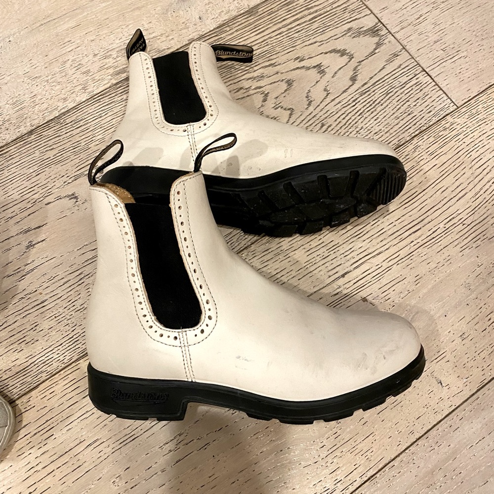 Blundstone Boots white (pearl?) women’s size 9